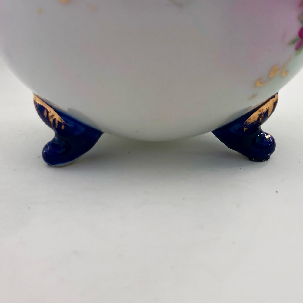 Vintage Round Bud Vase Pot 4" Porcelain Unmarked 3 legs Blue White Floral - Picture 7 of 16
